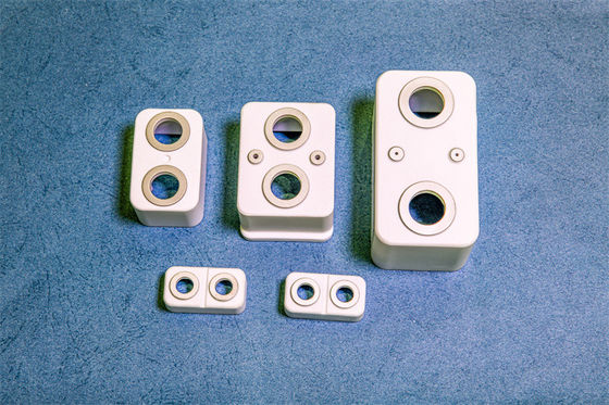 Voltagem de ruptura 20 KV por milímetro Anel cerâmico de alumínio com 0% de absorção de água Adequado para uso industrial